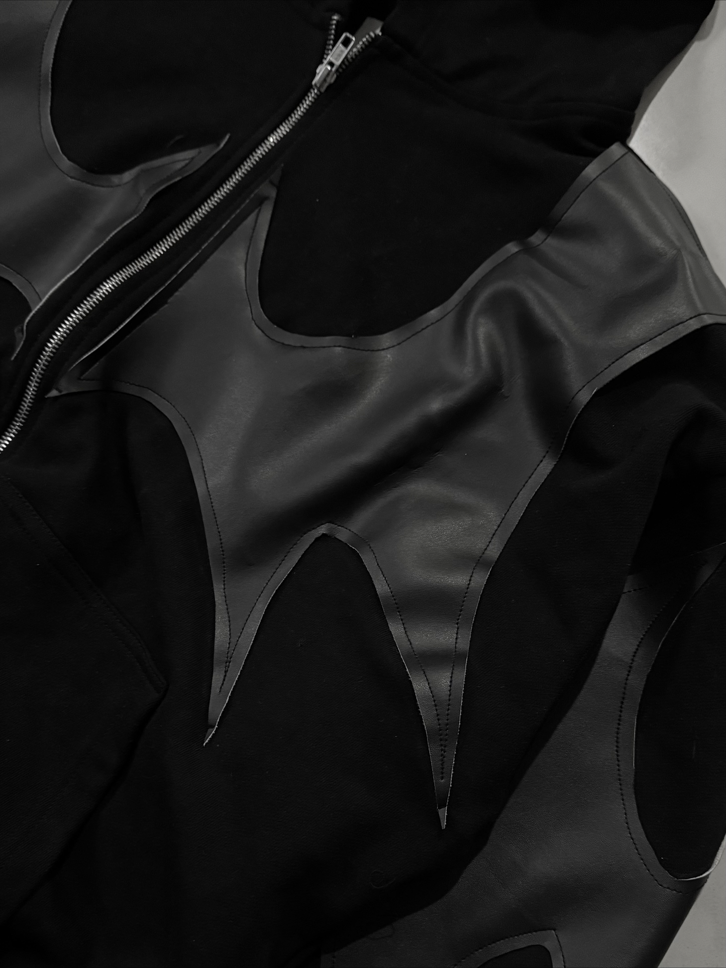 NIGHTWING HEAVYWEIGHT ZIP HOODIE