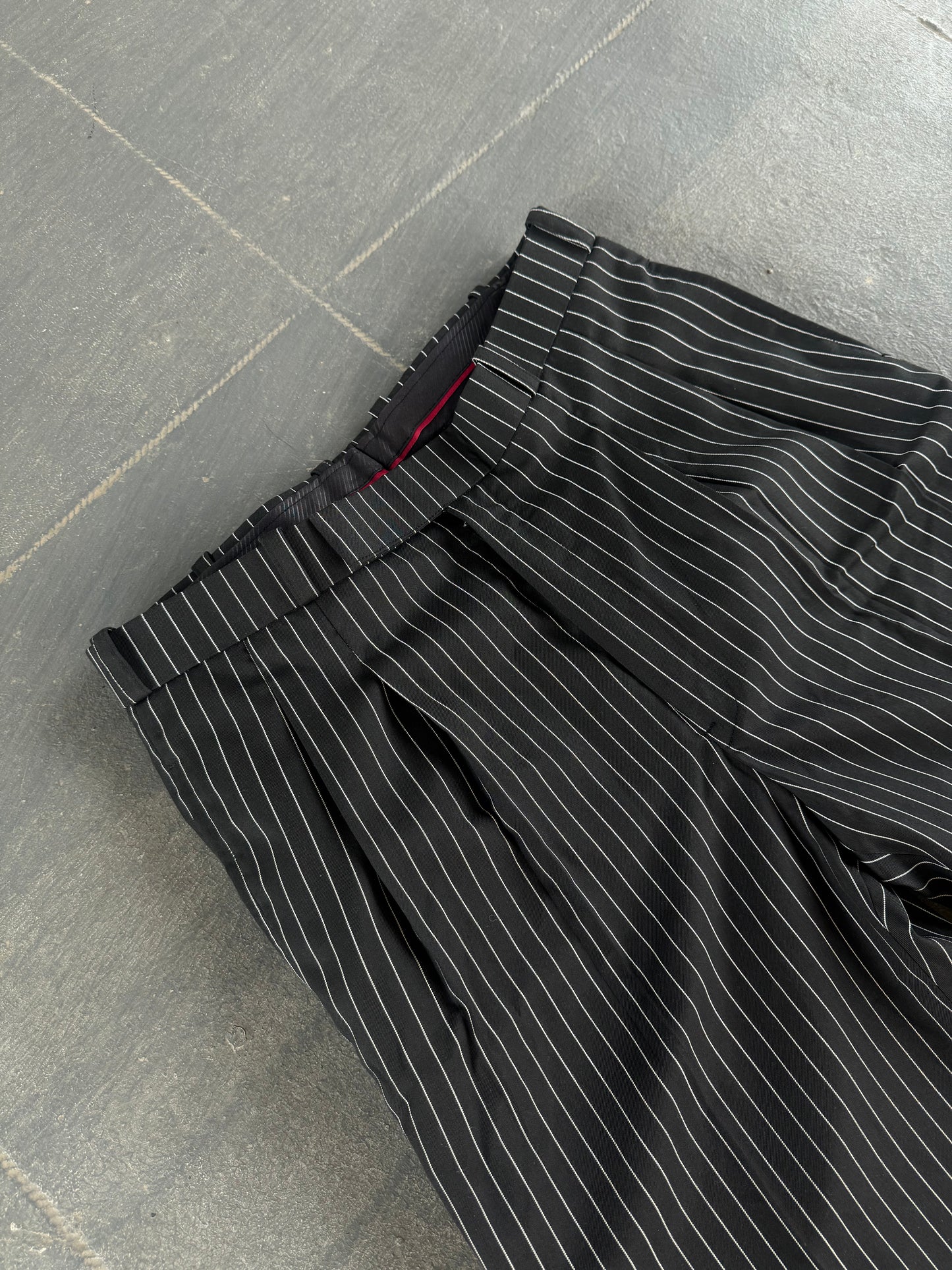 PLEATED PINSTRIPE JORTS