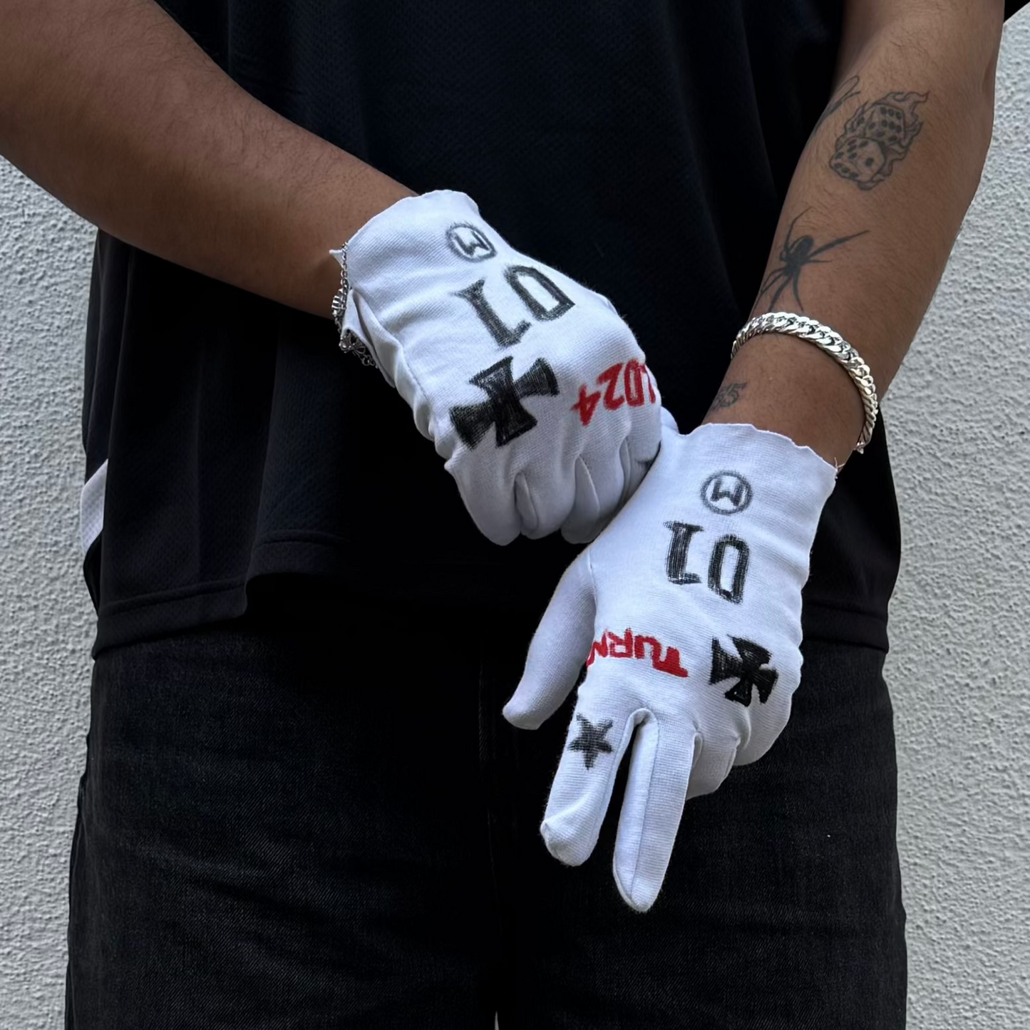 ACQ WHITE TURNT GLOVES