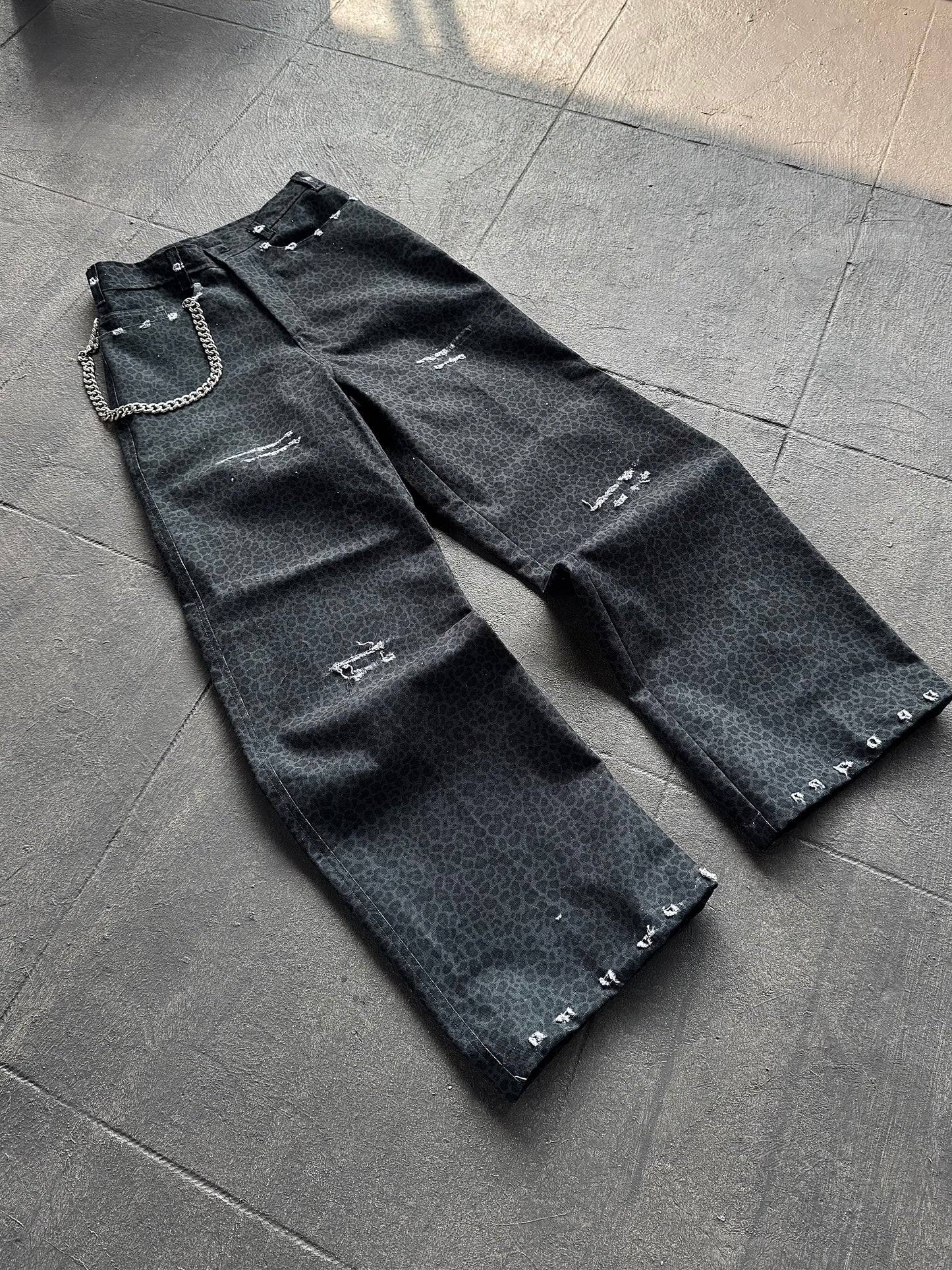 LEOPARD PRINT DISTRESSED CANVAS PANT